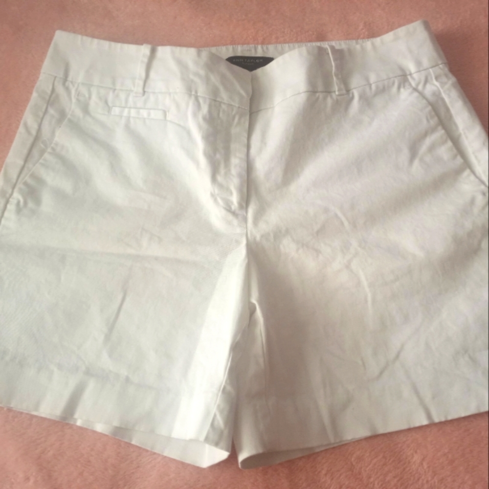 ANN TAYLOR classic white shorts size 8